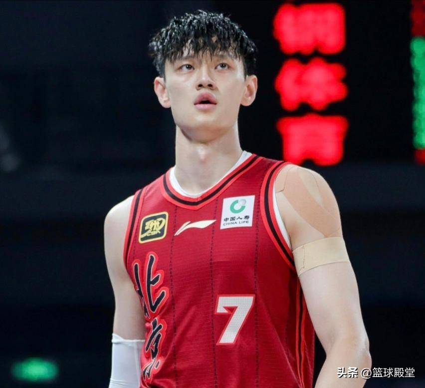 包含曾凡博因伤无缘亚洲杯，中国男篮：曾凡博返回俱乐部进行康复的词条