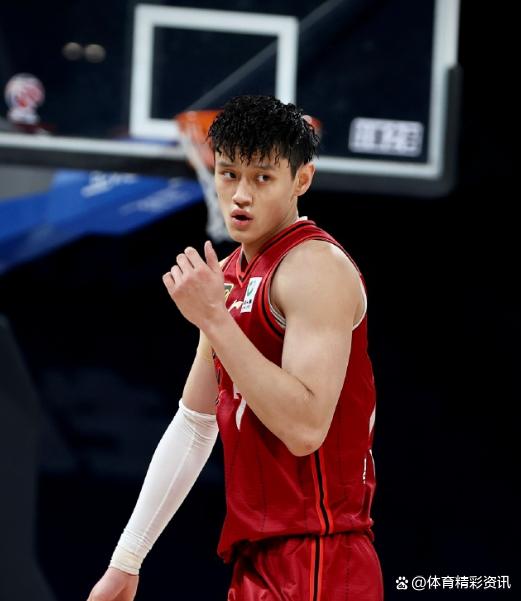 包含曾凡博因伤无缘亚洲杯，中国男篮：曾凡博返回俱乐部进行康复的词条