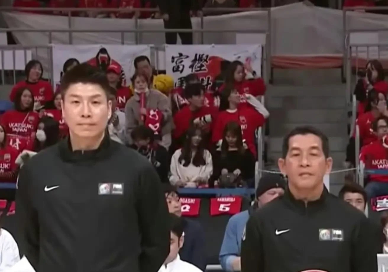 郭士强成为中国男篮主教练第二次临危受命的简单介绍
