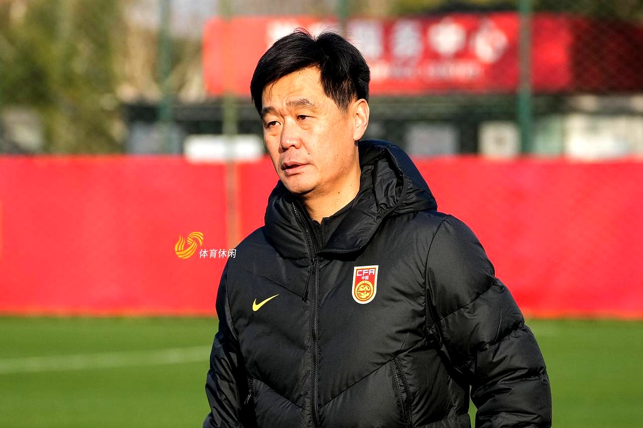 海牛后防送大礼，三镇2-0拼下保级战，李霄鹏苦笑一只脚踏入中甲